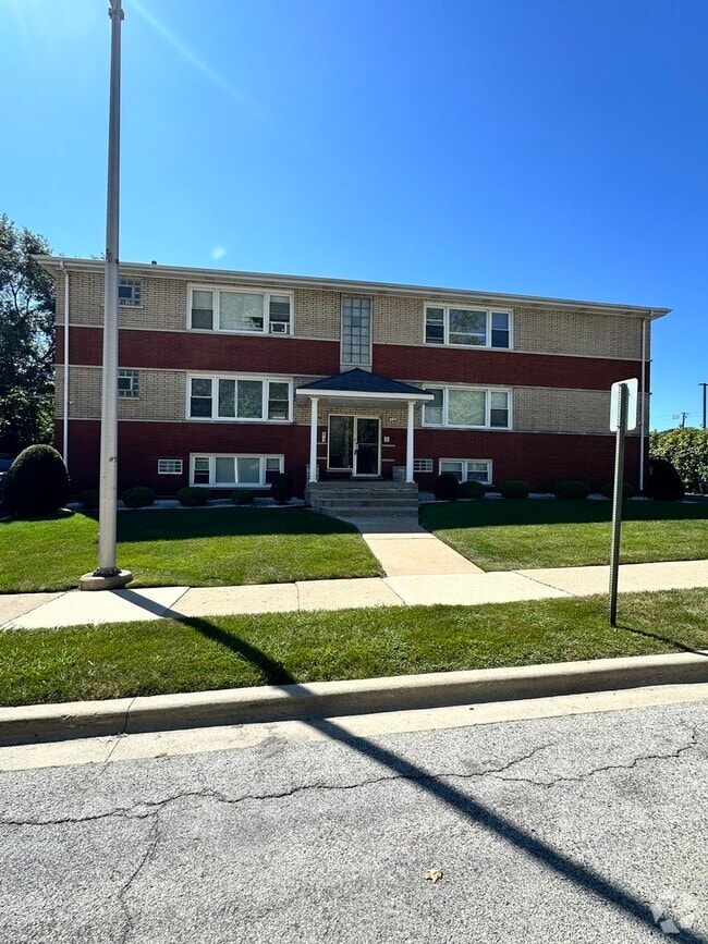 Building Photo - 7121 W 110th St Rental