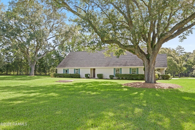 2407 E Broussard Rd