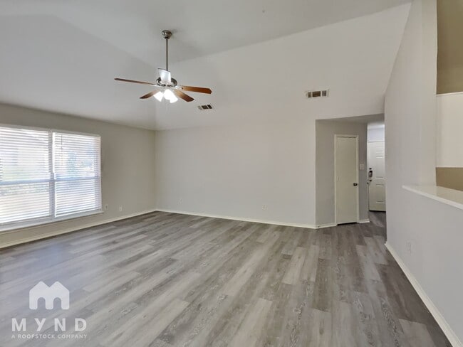 Photo - 4961 Briar Oaks Ln