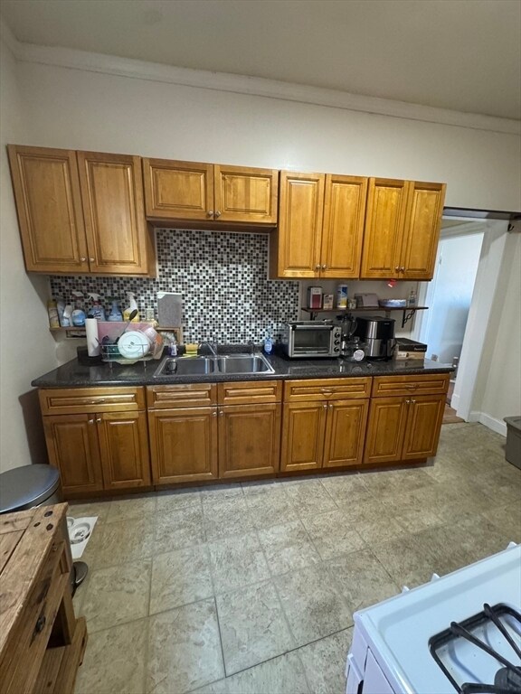 Building Photo - 2 Linden St Unit 3 Rental
