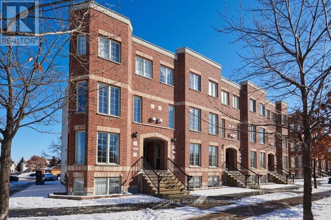 Photo - 870 Longfields Dr