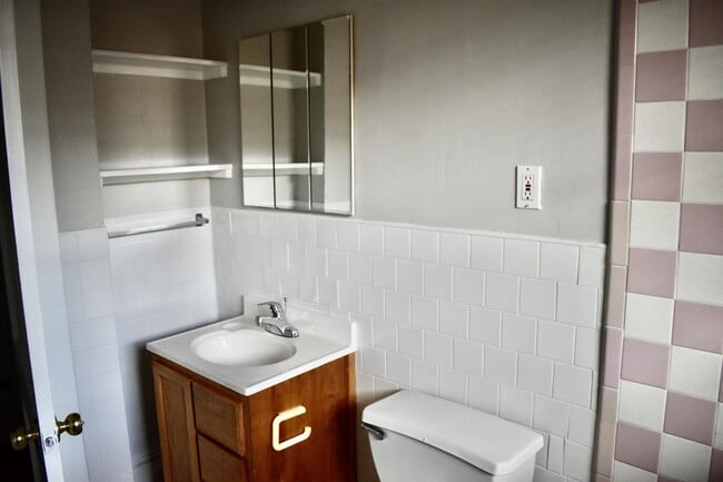 Photo - 929 Church St