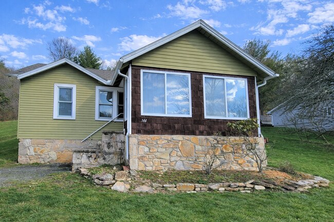 Building Photo - Banner Elk Bungalo