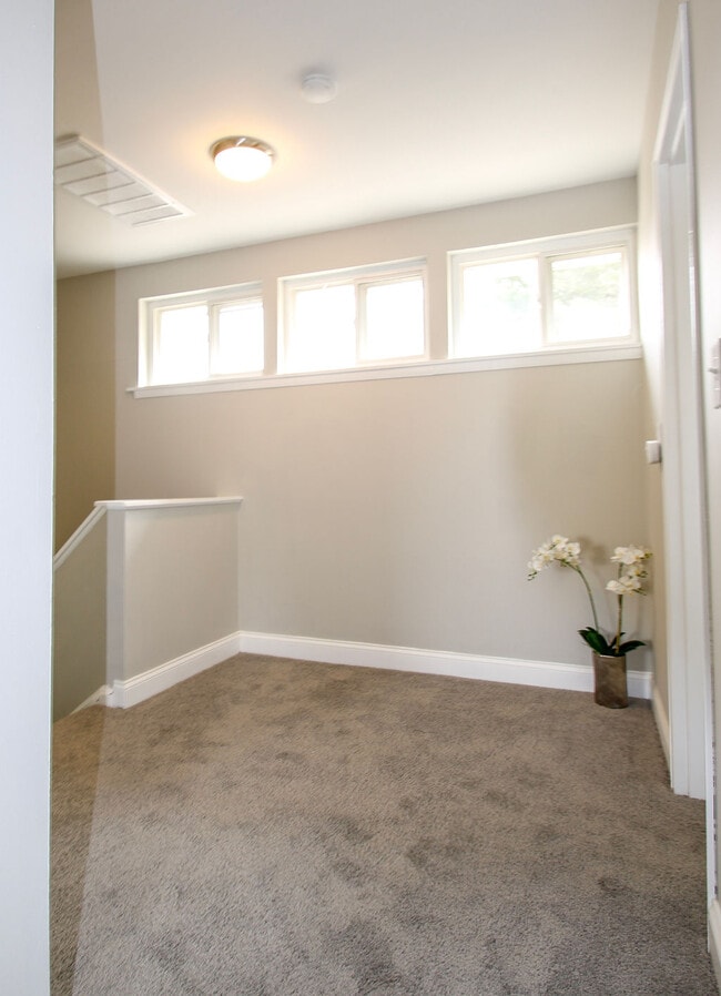 Photo - Windsor Crossing