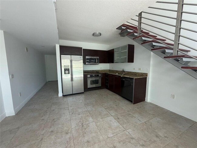 Photo - 41 SE 5th St Unidad 404