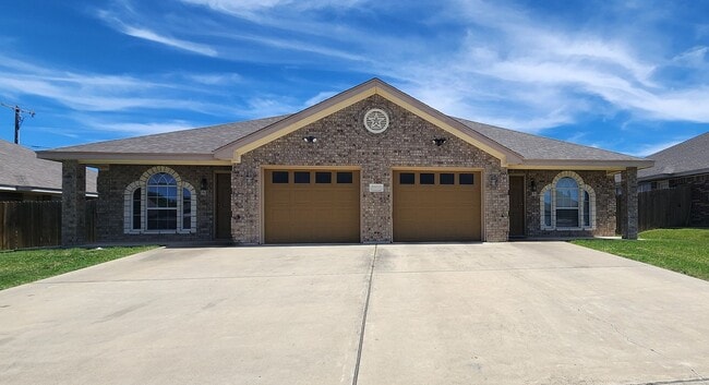 Lovely 2 Bed/2 Bath Duplex in Trimmier Est... - Lovely 2 Bed/2 Bath Duplex in Trimmier Est... Townhome