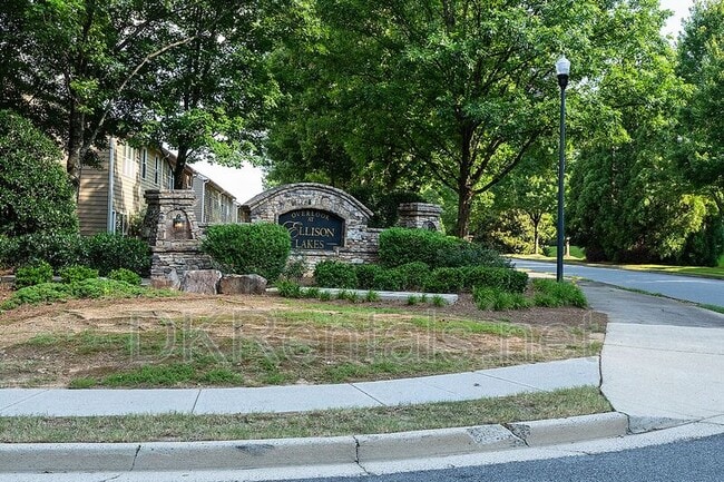 Photo - 1959 Lakeshore Overlook Cir NW