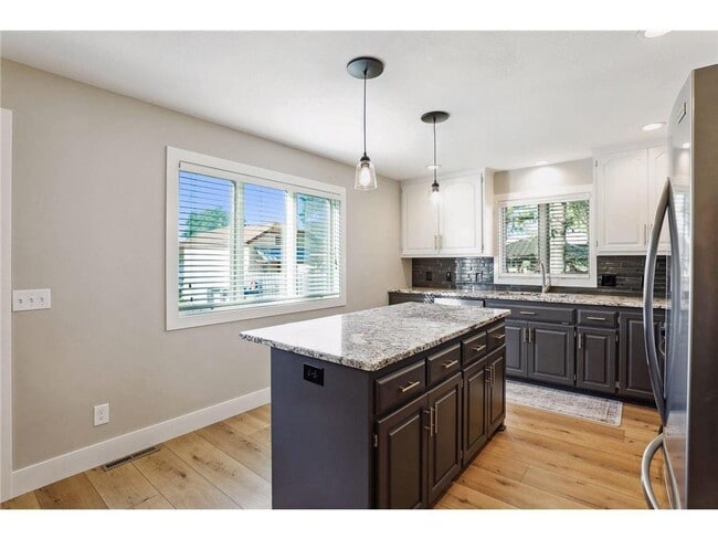 Photo - 311 Park St E