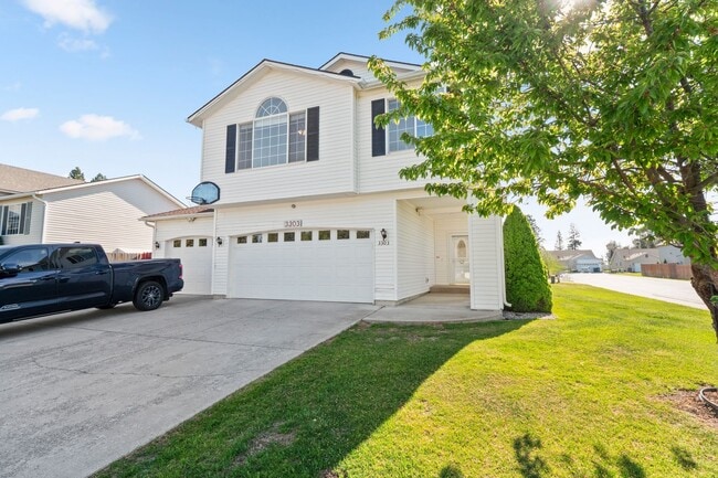 Photo - 4 bedroom 3 bath home with 3 car garage in...