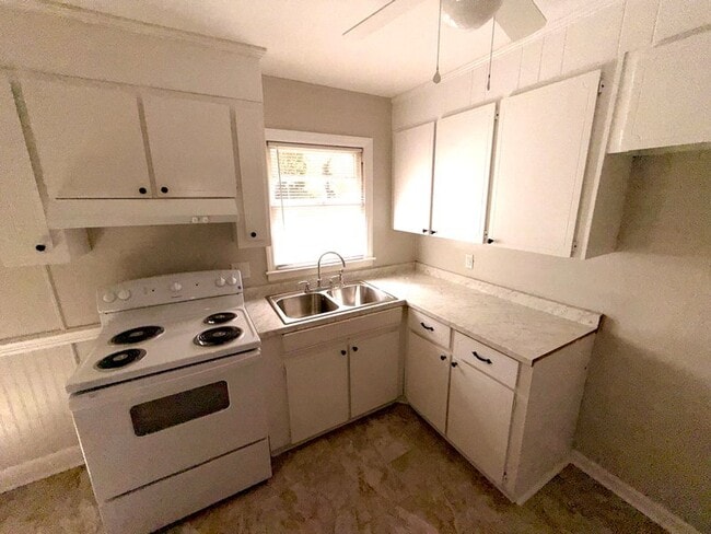 Photo - 319 Orchard Ln