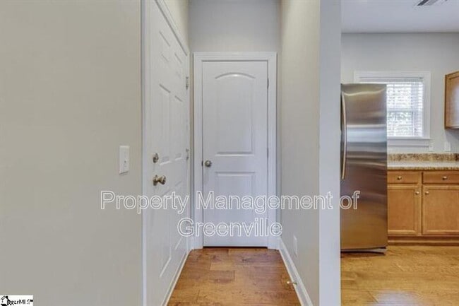 Photo - 334 Easterlin Way