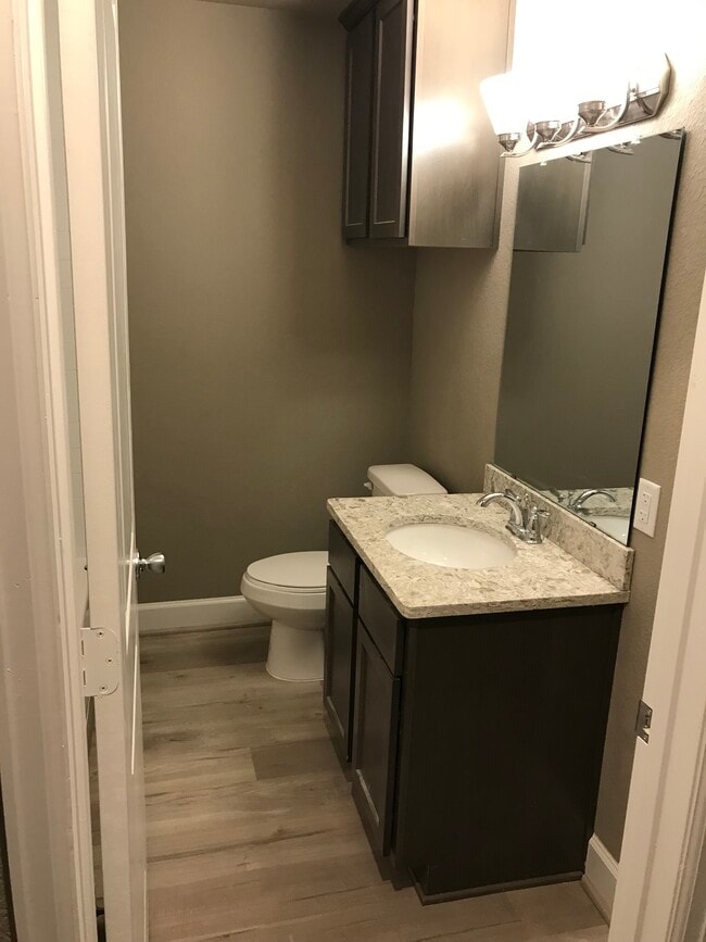 Building Photo - 1304 Damon St Unit 6B