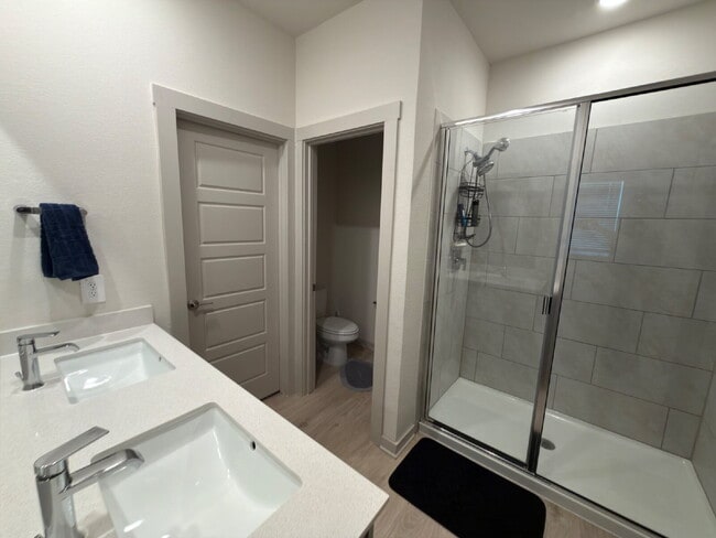 Photo - 3 bedroom 2 bath 2 car garage, fridge, washer & dryer in Millbrook Park.