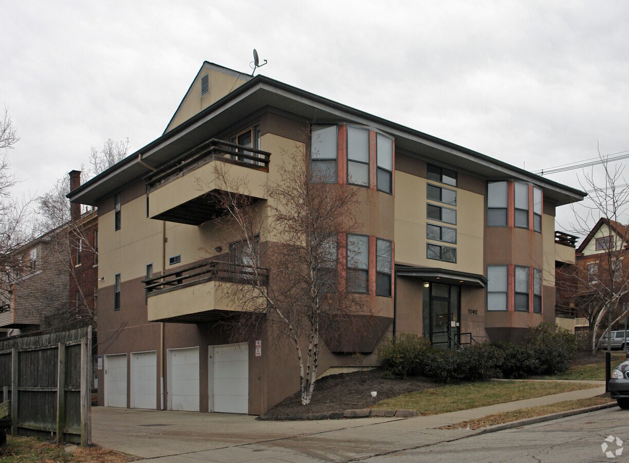 Photo - 2902 Bellevue Ave Apartments