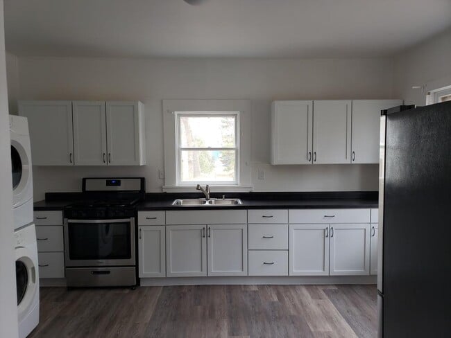 Photo - 715-711 11th Ave