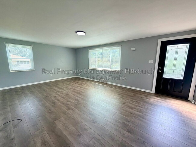 Photo - 7802 Noblestown Rd