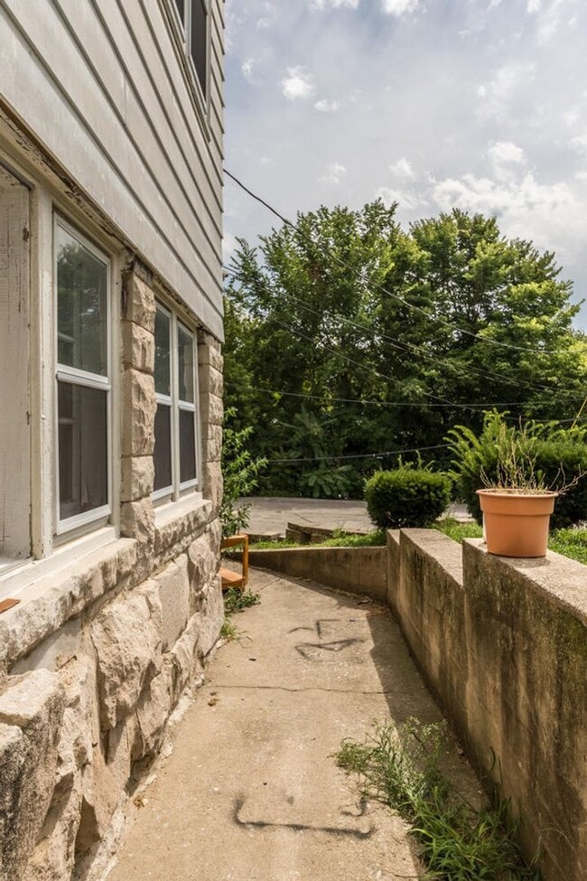 Photo - 1218 N College Ave Unidad B