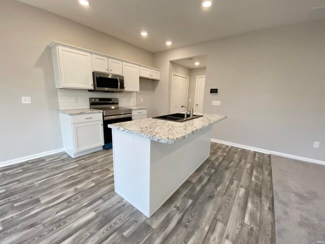 Photo - 3599 Canal Square Dr
