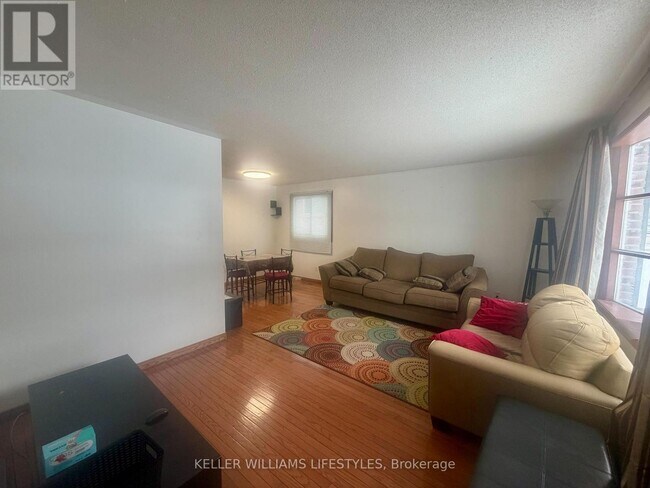 Photo - 156 Paperbirch Crescent