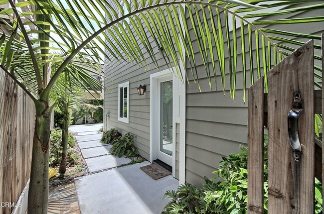 Photo - 1020 Waterbury Ln