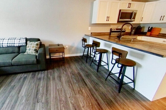 5021 49th Ave NE Unité 1 - Furnished
