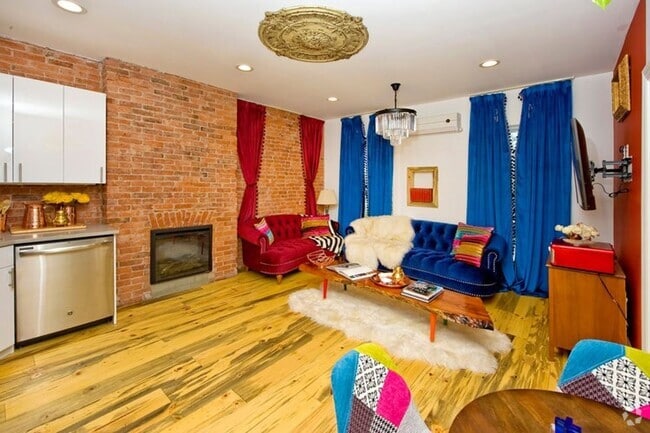 Building Photo - 2 & 3 Bedroom Unit 4 Rental