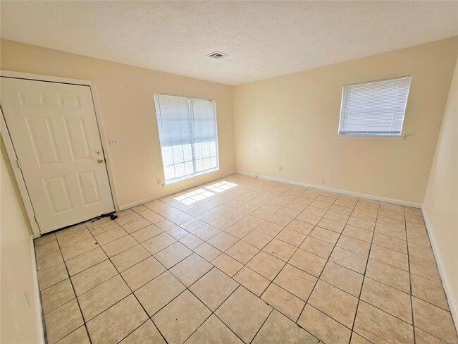 Photo - 408 Briarbrook Dr