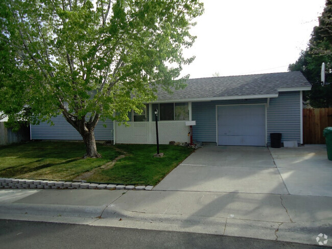 Building Photo - 4 Bed/2 bath/1 car garage in quiet NW Reno... Rental