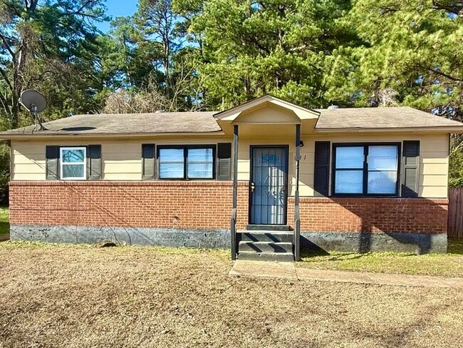 Building Photo - 121 Lockwood Dr