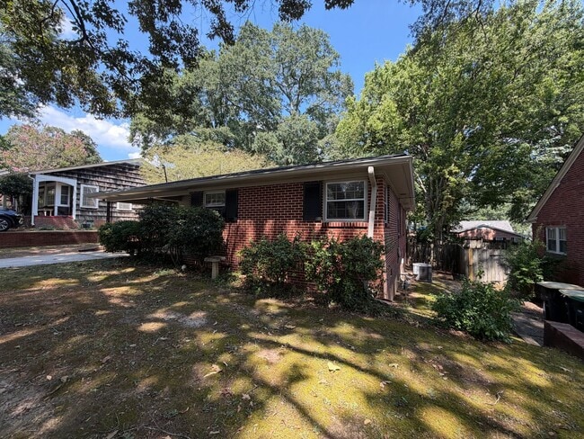 Photo - 515 LaPorte St SE