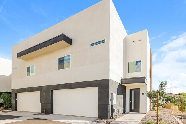 Building Photo - 14251 N 7th St Rental