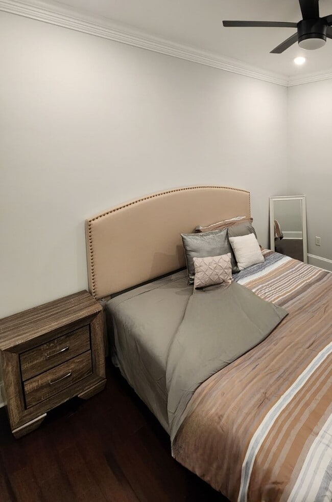 Bedroom 2 - King - 3019 Delachaise St Unit 3019