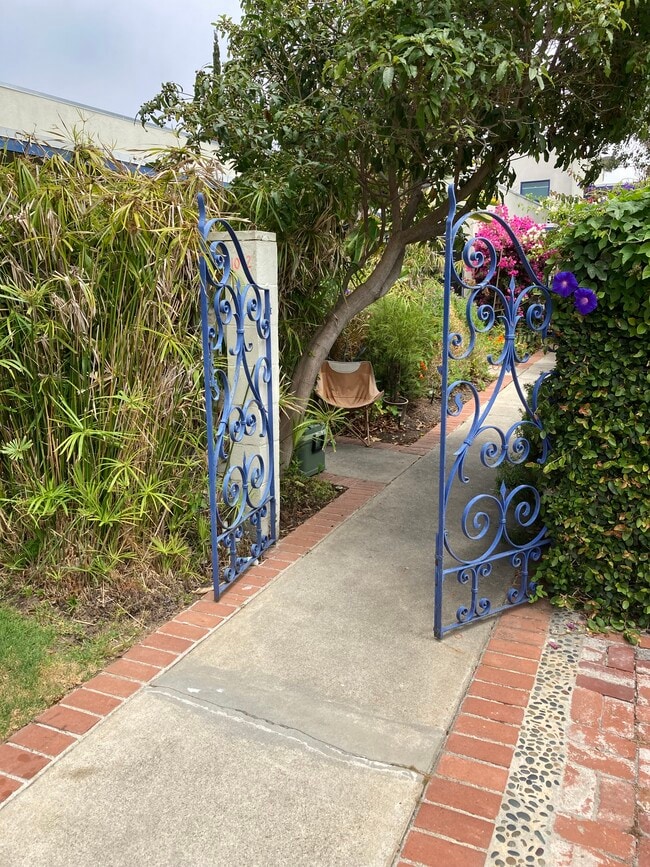 Puerta de entrada a la calle - 1042 Pearl St Unidad B