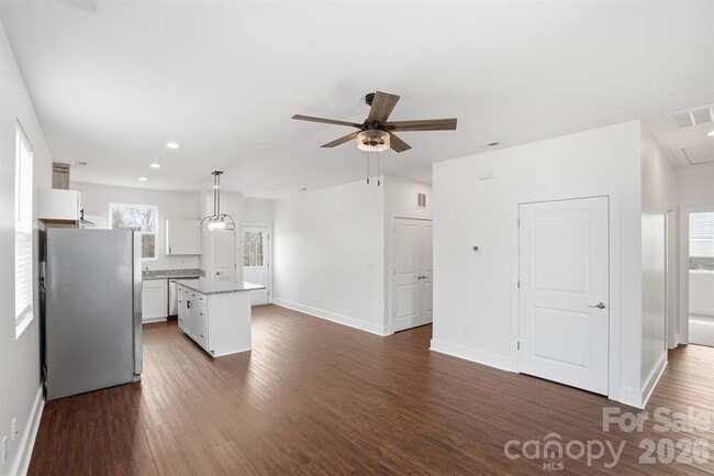 Photo - 102 Snyder Ct NE