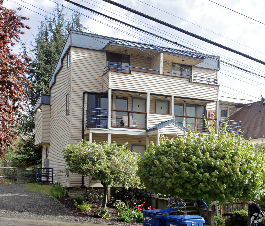 Primary Photo - 2312 E Denny Way Apartments