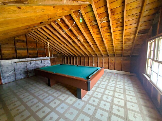 Photo - Available Now!- Spacious single family hom...