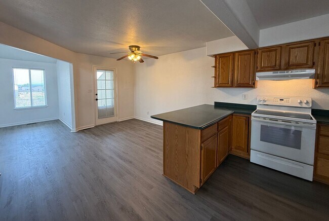 Photo - Elbow Dr W 228-230 Unit Elbow Dr W 230