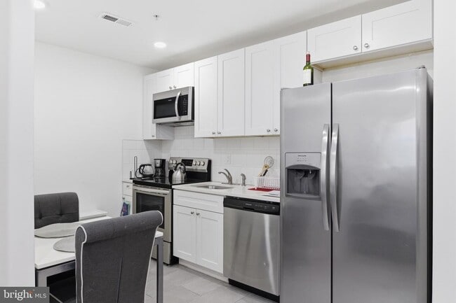 Building Photo - 925 N Broad St Unit 3F