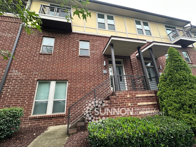 Building Photo - Beautiful 3-Story Townhome in the Heart of...