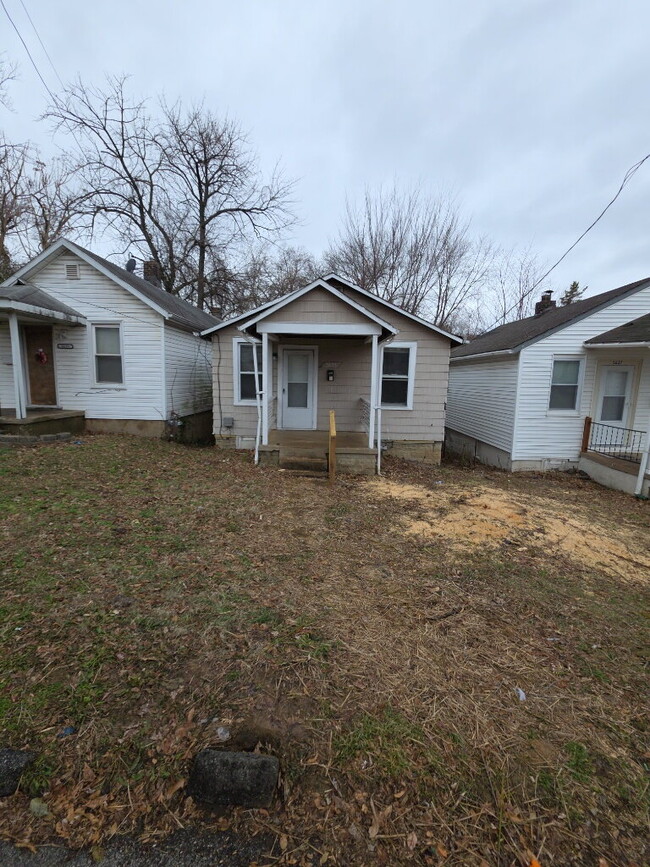 Building Photo - Cozy 2-Bedroom, 1-Bath Home in North St. Louis