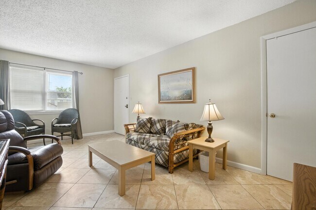 Photo - 905 Leisure Square