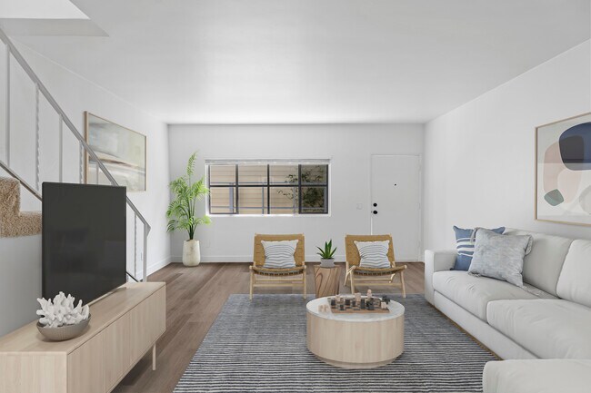 830 E Ave