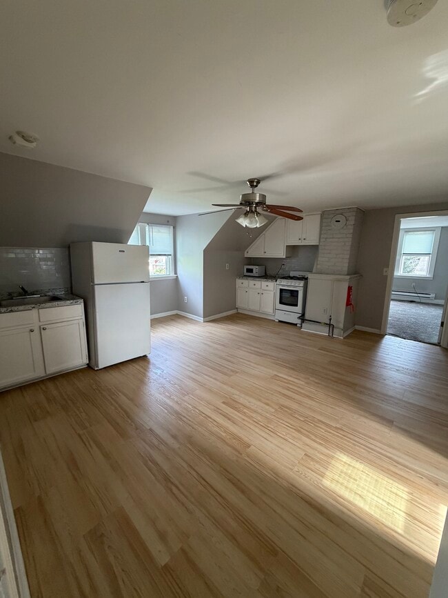 Photo - 369 Clinton St