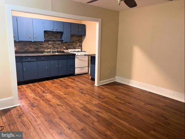 Building Photo - 21 S Main St Unit 2
