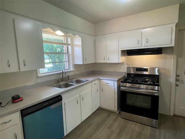 Photo - 5042 Grape St