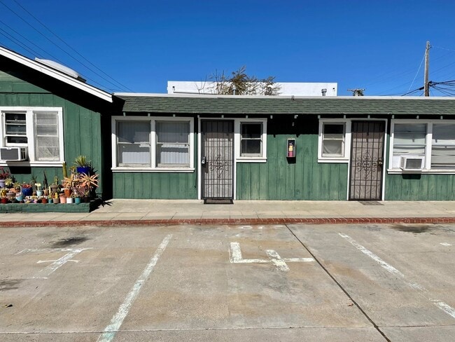Building Photo - Studio West of PCH! Unit 4 Rental