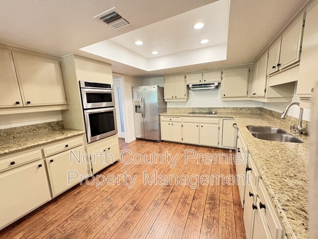 Photo - 2420 Torrey Pines Rd Unit B202