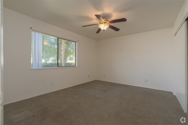 1BR, 1BA - 600SF - Bedroom - Walnutwood Apartments