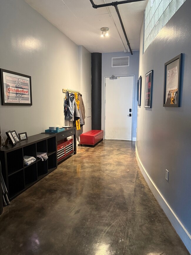 Entryway - 311 W 5th St Unit 504