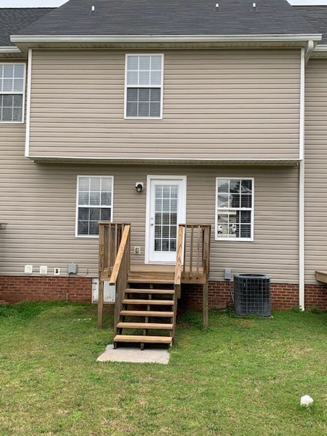 Photo - SPACIOUS TOWNHOME IN THE CITY